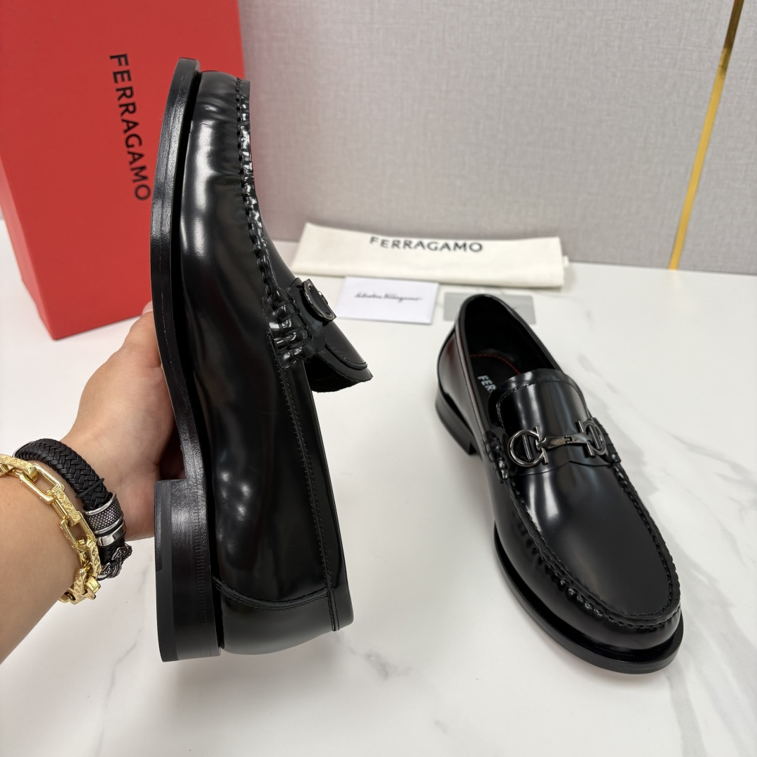 💋💍 SF 家新品 菲拉-格慕 Ferragam* 专柜同步新款 男士便鞋 经典马衔扣乐福鞋皮鞋系列 ✨