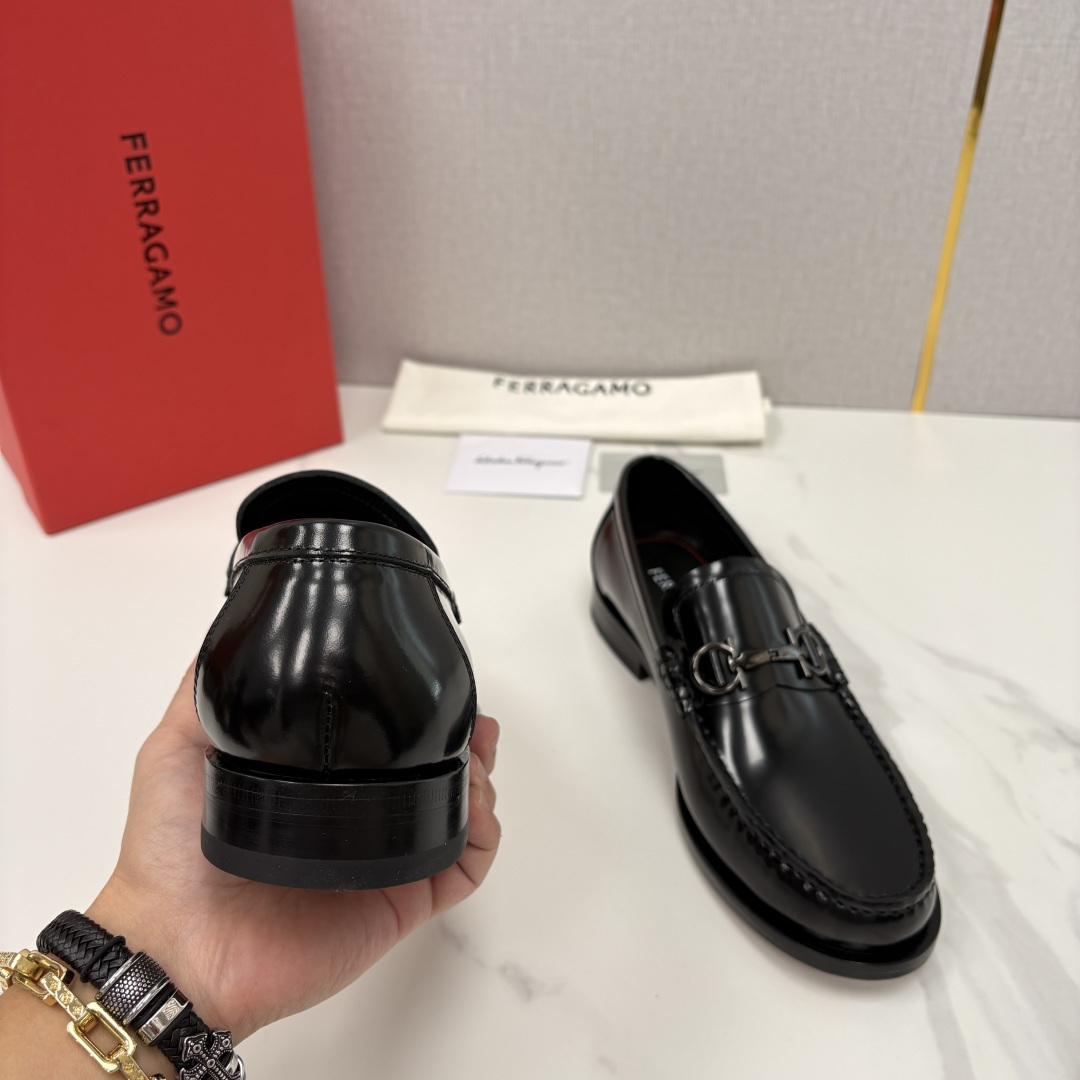 💋💍 SF 家新品 菲拉-格慕 Ferragam* 专柜同步新款 男士便鞋 经典马衔扣乐福鞋皮鞋系列 ✨