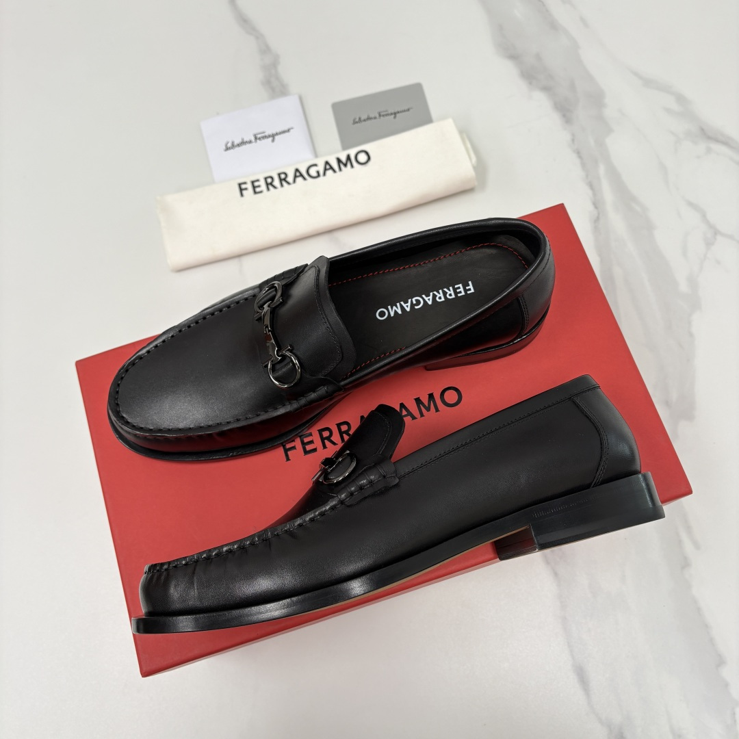 💋💍 SF 家新品 菲拉-格慕 Ferragam* 专柜同步新款 男士便鞋 经典马衔扣乐福鞋皮鞋系列 ✨