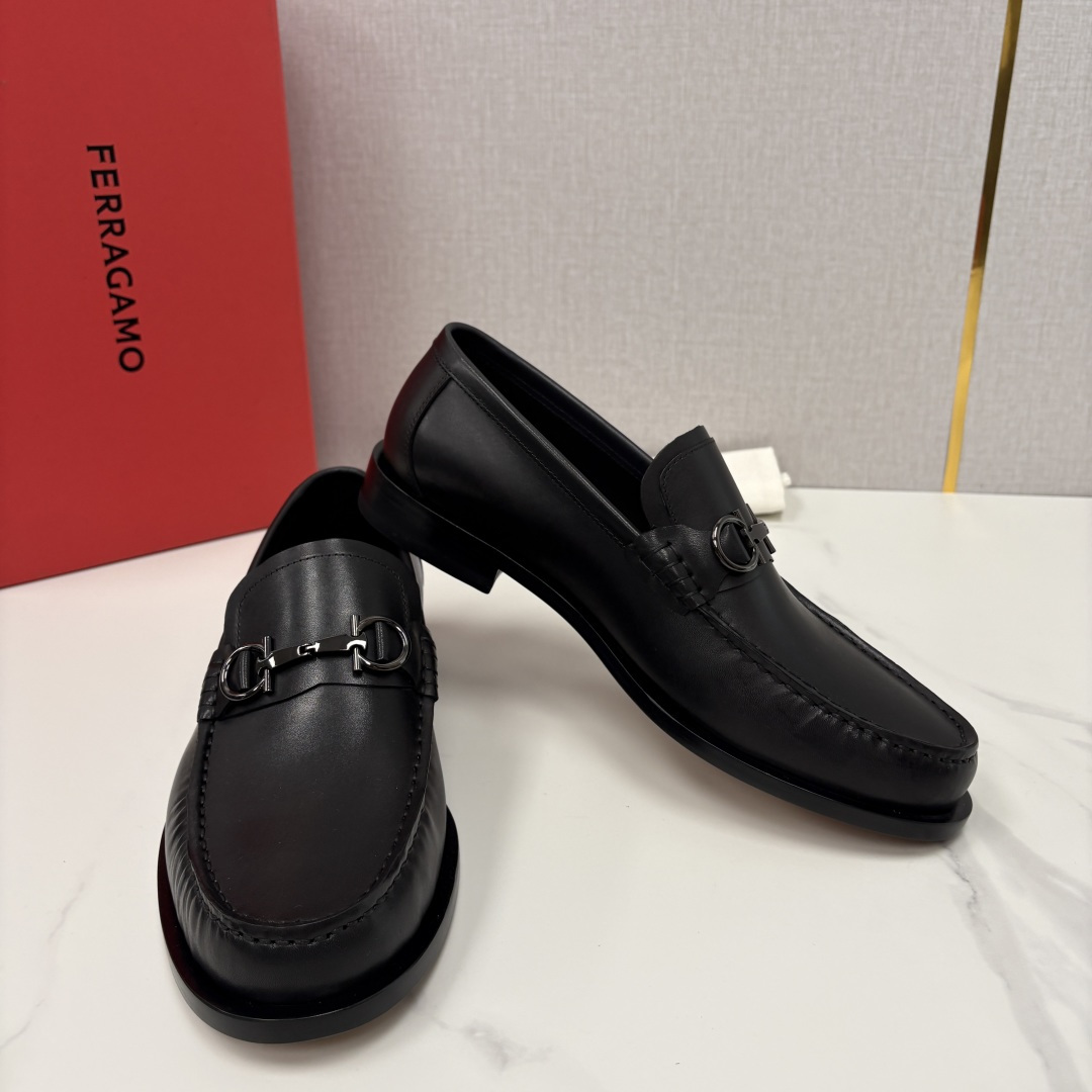 💋💍 SF 家新品 菲拉-格慕 Ferragam* 专柜同步新款 男士便鞋 经典马衔扣乐福鞋皮鞋系列 ✨