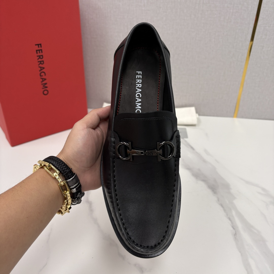 💋💍 SF 家新品 菲拉-格慕 Ferragam* 专柜同步新款 男士便鞋 经典马衔扣乐福鞋皮鞋系列 ✨