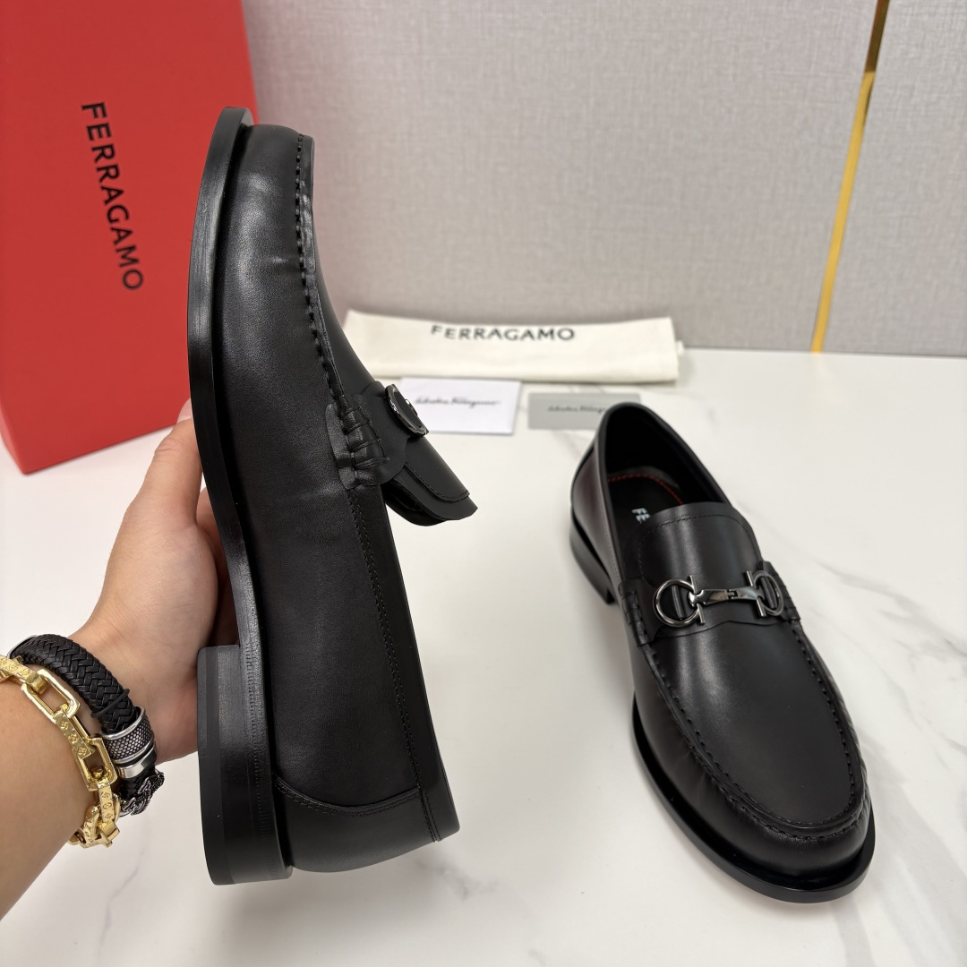 💋💍 SF 家新品 菲拉-格慕 Ferragam* 专柜同步新款 男士便鞋 经典马衔扣乐福鞋皮鞋系列 ✨