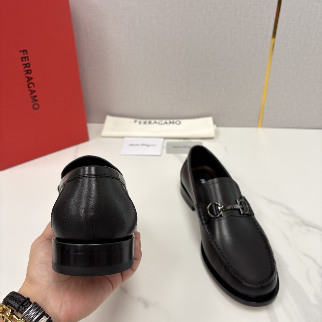 💋💍 SF 家新品 菲拉-格慕 Ferragam* 专柜同步新款 男士便鞋 经典马衔扣乐福鞋皮鞋系列 ✨