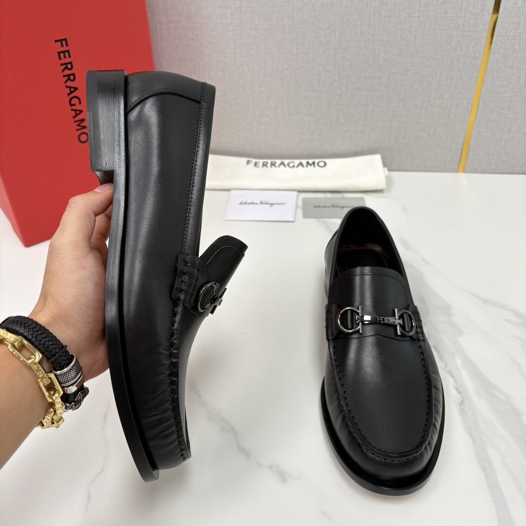 💋💍 SF 家新品 菲拉-格慕 Ferragam* 专柜同步新款 男士便鞋 经典马衔扣乐福鞋皮鞋系列 ✨