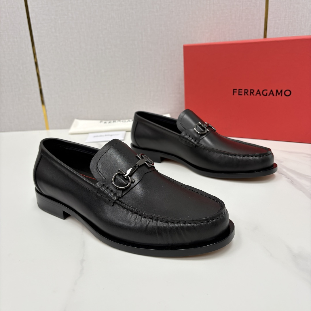 💋💍 SF 家新品 菲拉-格慕 Ferragam* 专柜同步新款 男士便鞋 经典马衔扣乐福鞋皮鞋系列 ✨