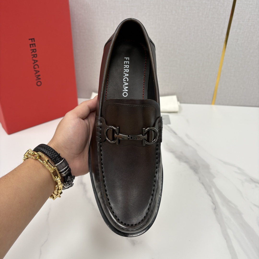 💋💍 SF 家新品 菲拉-格慕 Ferragam* 专柜同步新款 男士便鞋 经典马衔扣乐福鞋皮鞋系列 ✨
