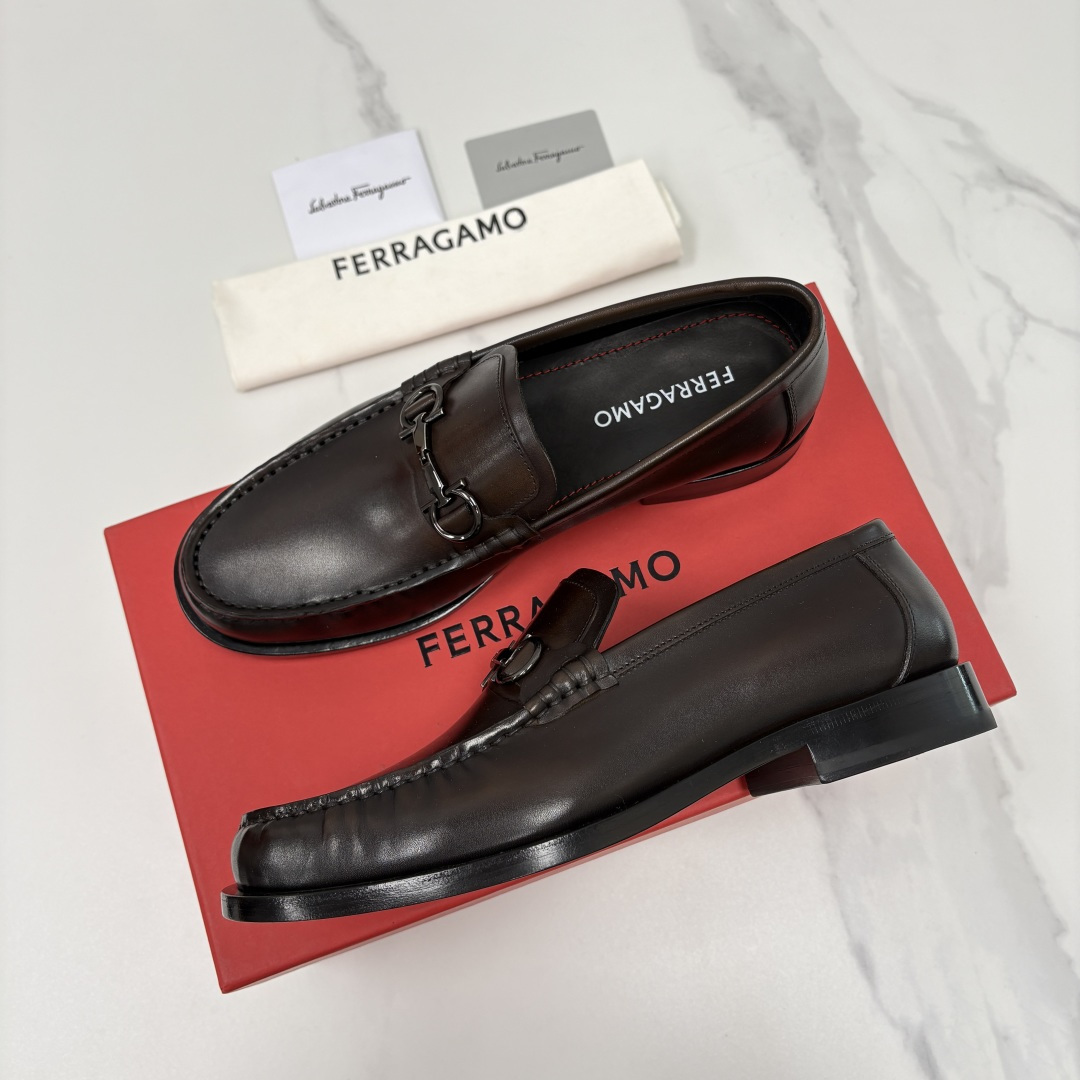 💋💍 SF 家新品 菲拉-格慕 Ferragam* 专柜同步新款 男士便鞋 经典马衔扣乐福鞋皮鞋系列 ✨