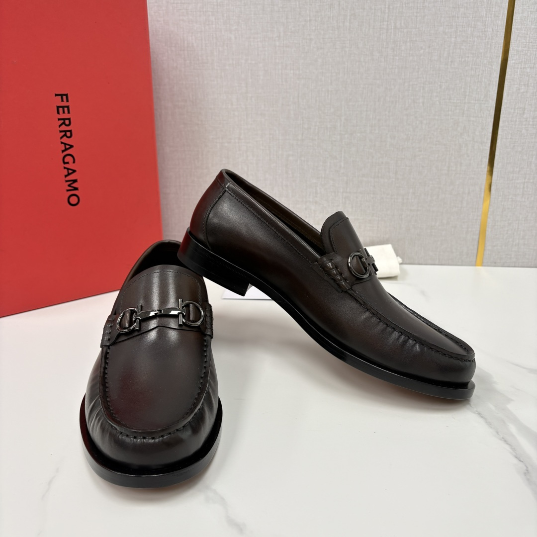 💋💍 SF 家新品 菲拉-格慕 Ferragam* 专柜同步新款 男士便鞋 经典马衔扣乐福鞋皮鞋系列 ✨