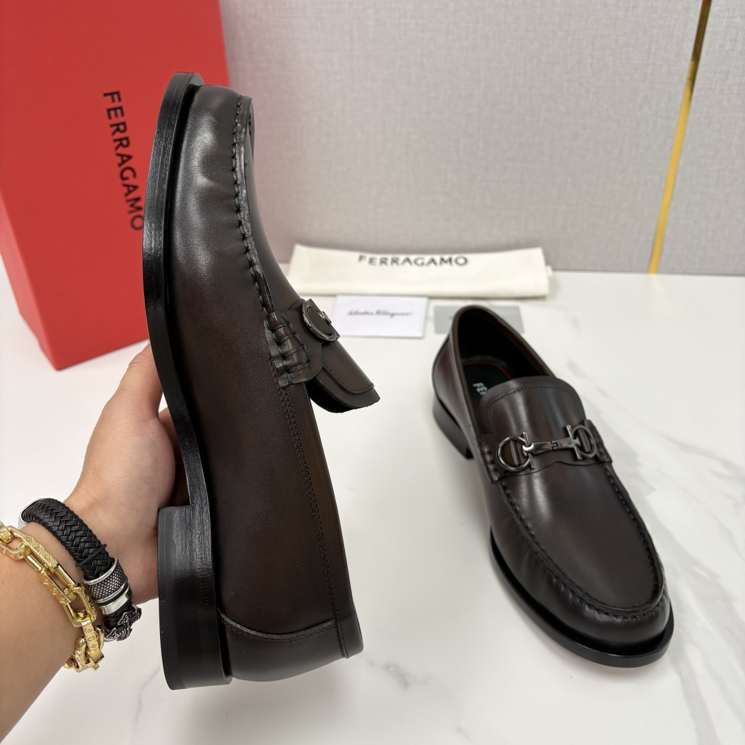 💋💍 SF 家新品 菲拉-格慕 Ferragam* 专柜同步新款 男士便鞋 经典马衔扣乐福鞋皮鞋系列 ✨