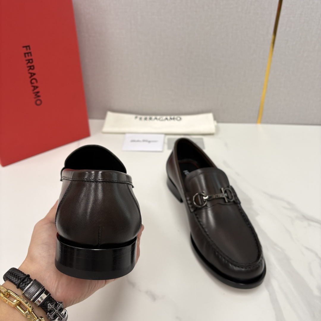 💋💍 SF 家新品 菲拉-格慕 Ferragam* 专柜同步新款 男士便鞋 经典马衔扣乐福鞋皮鞋系列 ✨