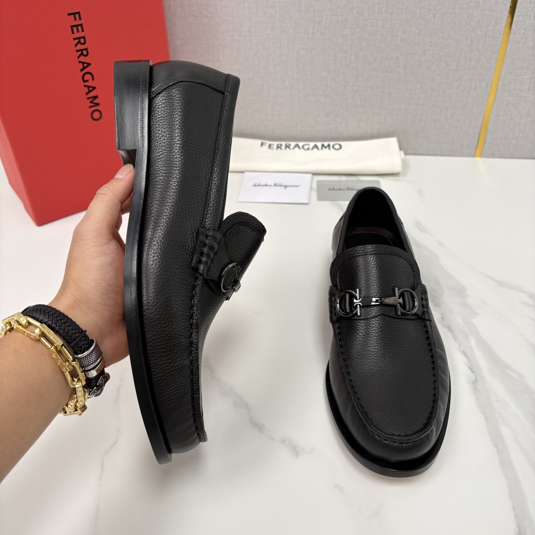 💋💍 SF 家新品 菲拉-格慕 Ferragam* 专柜同步新款 男士便鞋 经典马衔扣乐福鞋皮鞋系列 ✨