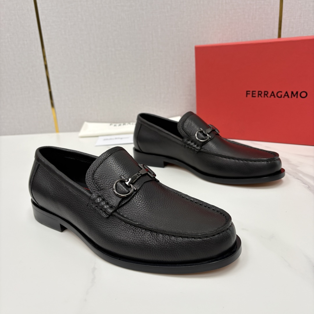 💋💍 SF 家新品 菲拉-格慕 Ferragam* 专柜同步新款 男士便鞋 经典马衔扣乐福鞋皮鞋系列 ✨