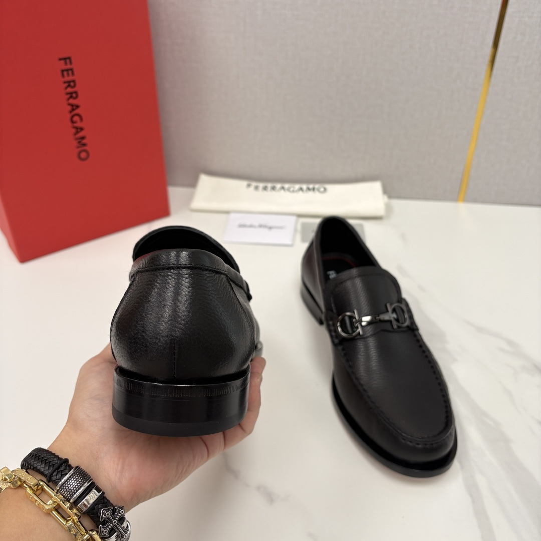 💋💍 SF 家新品 菲拉-格慕 Ferragam* 专柜同步新款 男士便鞋 经典马衔扣乐福鞋皮鞋系列 ✨