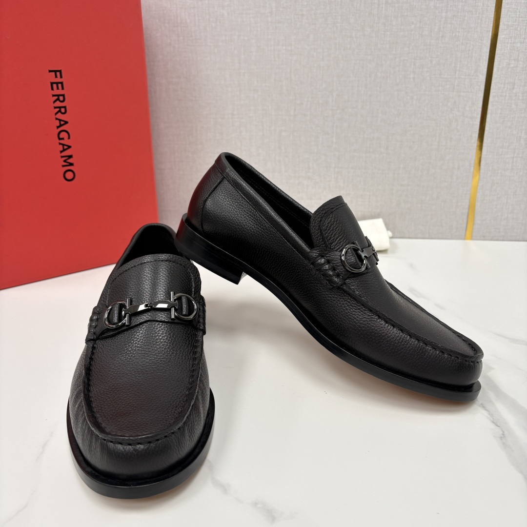 💋💍 SF 家新品 菲拉-格慕 Ferragam* 专柜同步新款 男士便鞋 经典马衔扣乐福鞋皮鞋系列 ✨