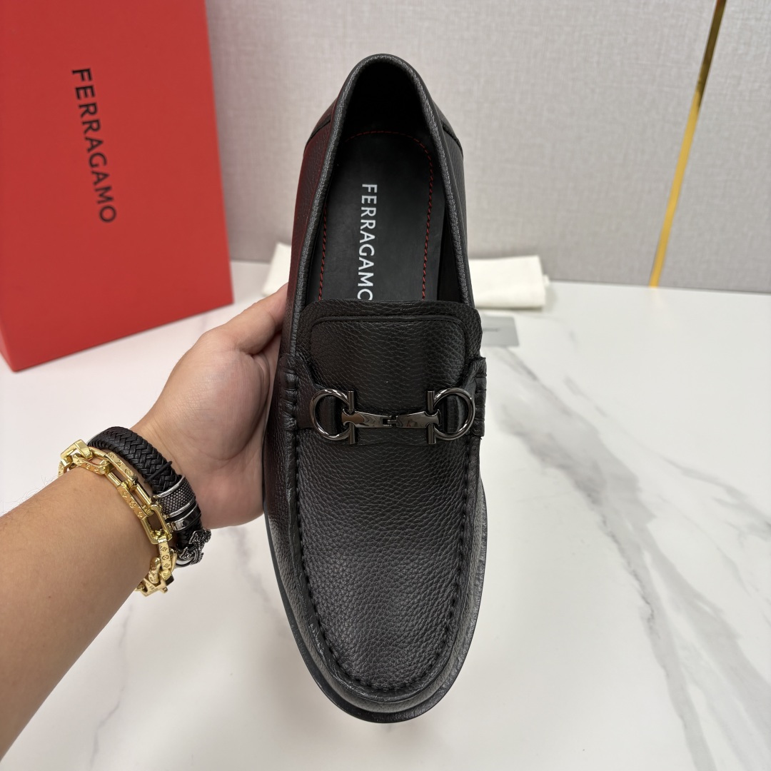 💋💍 SF 家新品 菲拉-格慕 Ferragam* 专柜同步新款 男士便鞋 经典马衔扣乐福鞋皮鞋系列 ✨