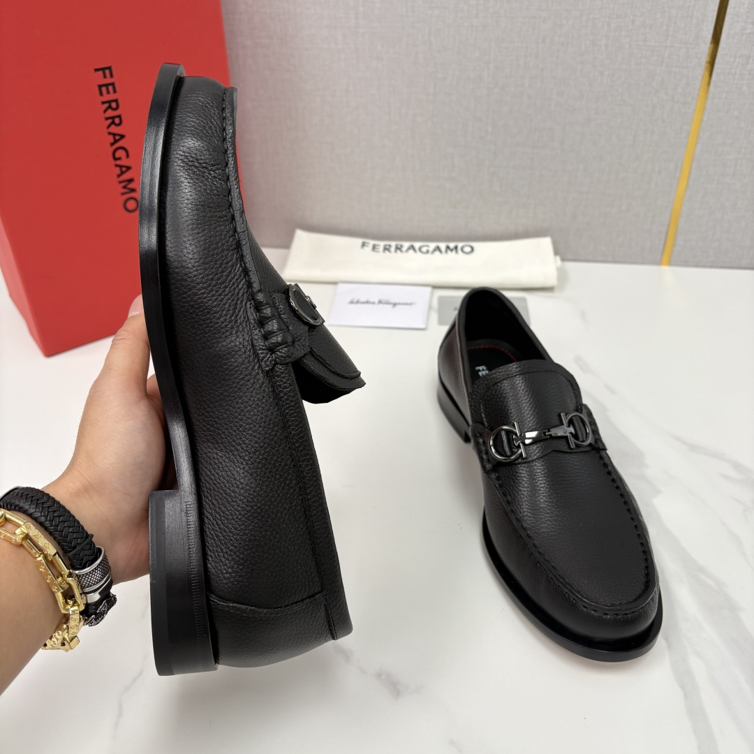 💋💍 SF 家新品 菲拉-格慕 Ferragam* 专柜同步新款 男士便鞋 经典马衔扣乐福鞋皮鞋系列 ✨