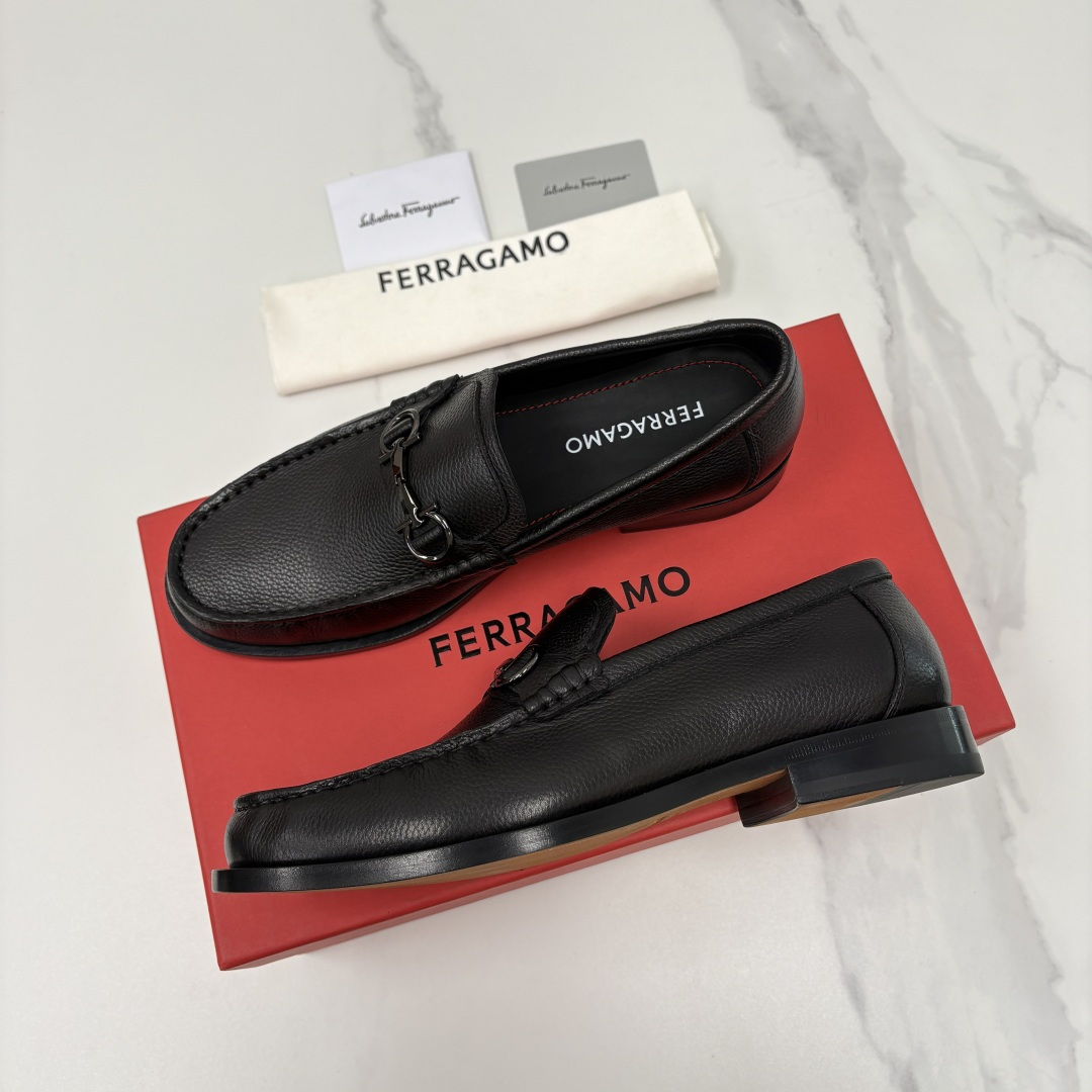 💋💍 SF 家新品 菲拉-格慕 Ferragam* 专柜同步新款 男士便鞋 经典马衔扣乐福鞋皮鞋系列 ✨