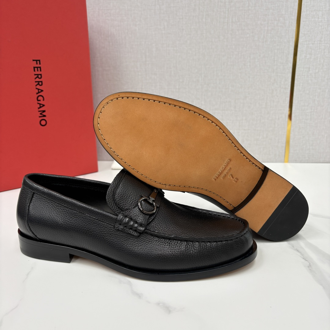 💋💍 SF 家新品 菲拉-格慕 Ferragam* 专柜同步新款 男士便鞋 经典马衔扣乐福鞋皮鞋系列 ✨