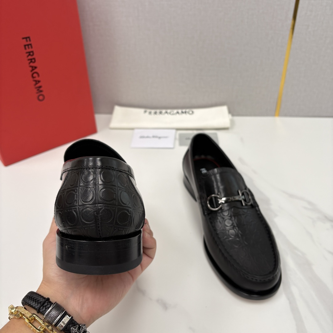 💋💍 SF 家新品 菲拉-格慕 Ferragam* 专柜同步新款 男士便鞋 经典马衔扣乐福鞋皮鞋系列 ✨