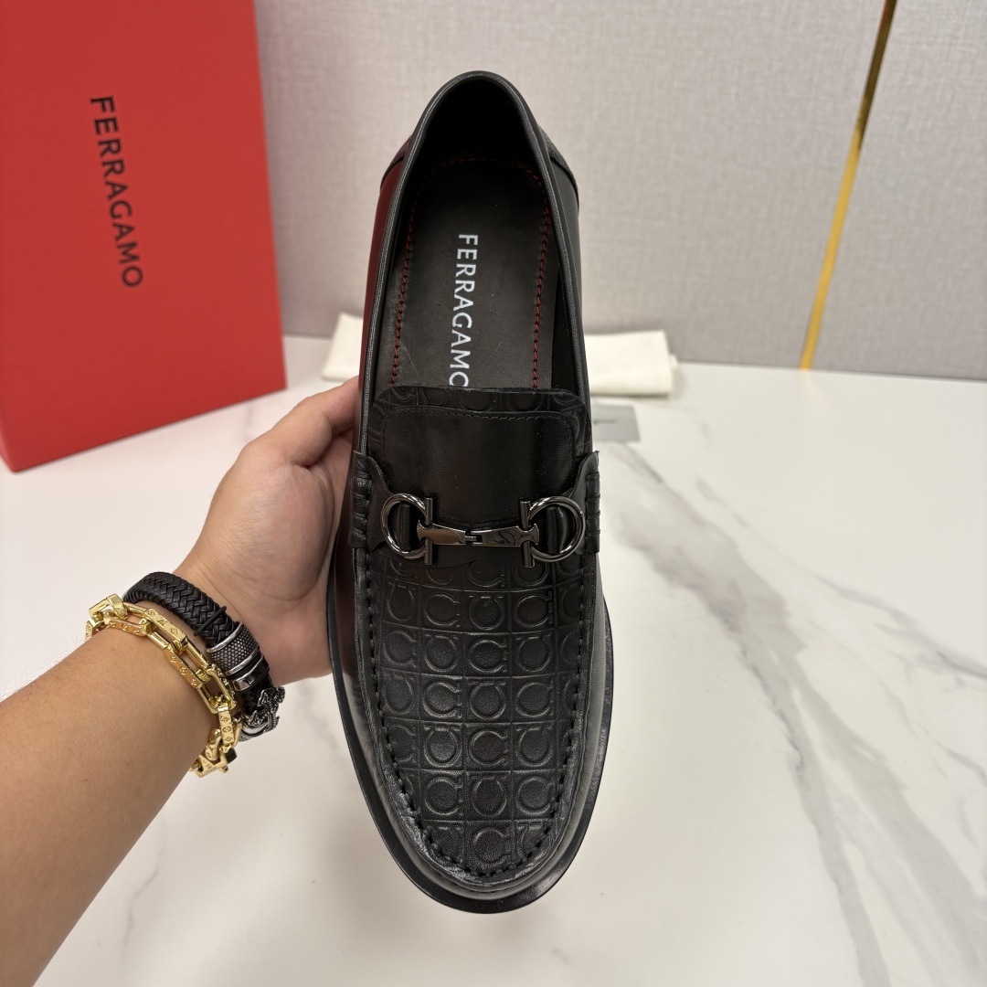 💋💍 SF 家新品 菲拉-格慕 Ferragam* 专柜同步新款 男士便鞋 经典马衔扣乐福鞋皮鞋系列 ✨