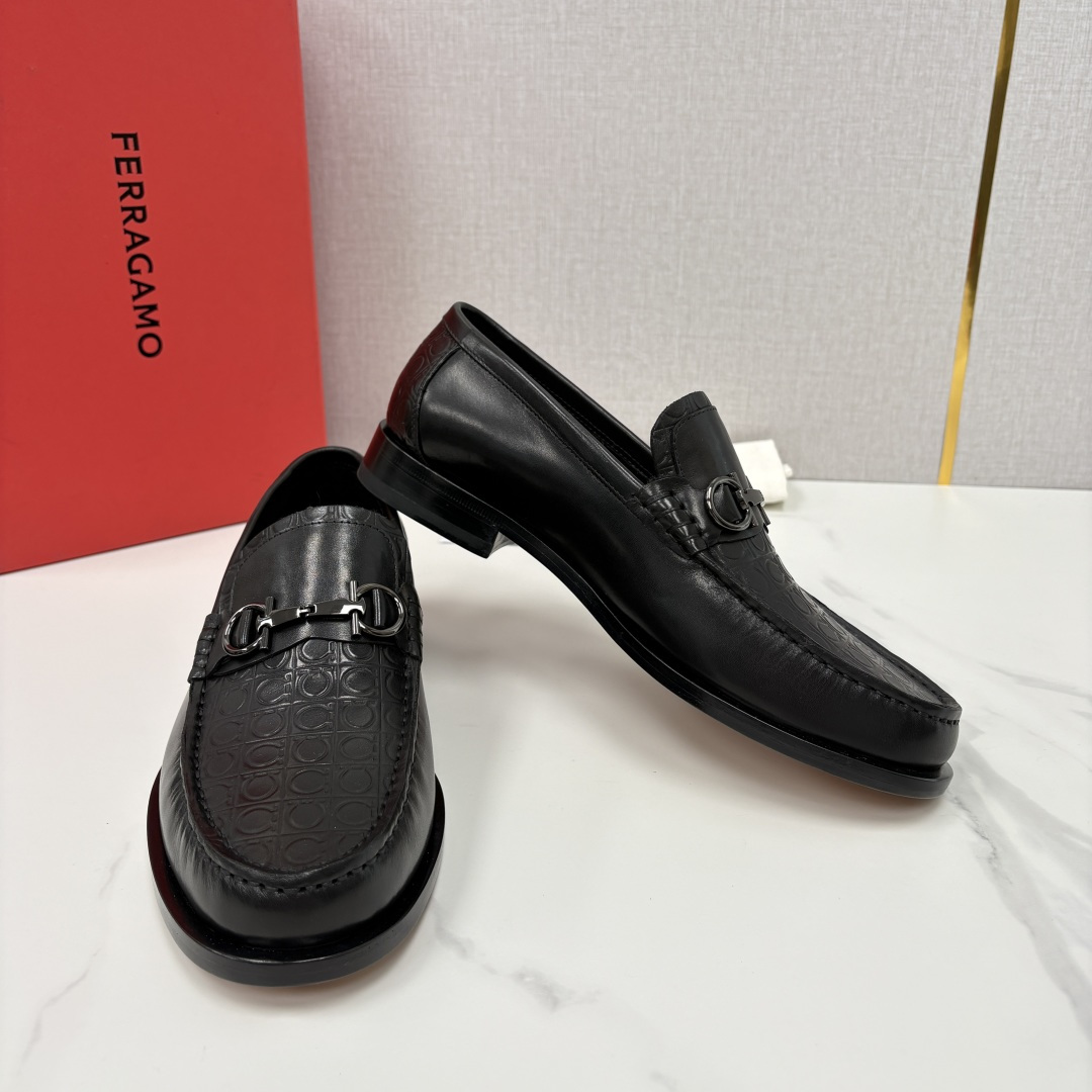 💋💍 SF 家新品 菲拉-格慕 Ferragam* 专柜同步新款 男士便鞋 经典马衔扣乐福鞋皮鞋系列 ✨