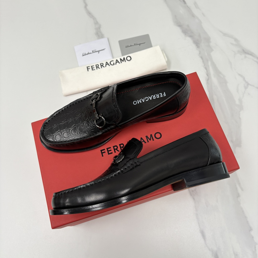 💋💍 SF 家新品 菲拉-格慕 Ferragam* 专柜同步新款 男士便鞋 经典马衔扣乐福鞋皮鞋系列 ✨