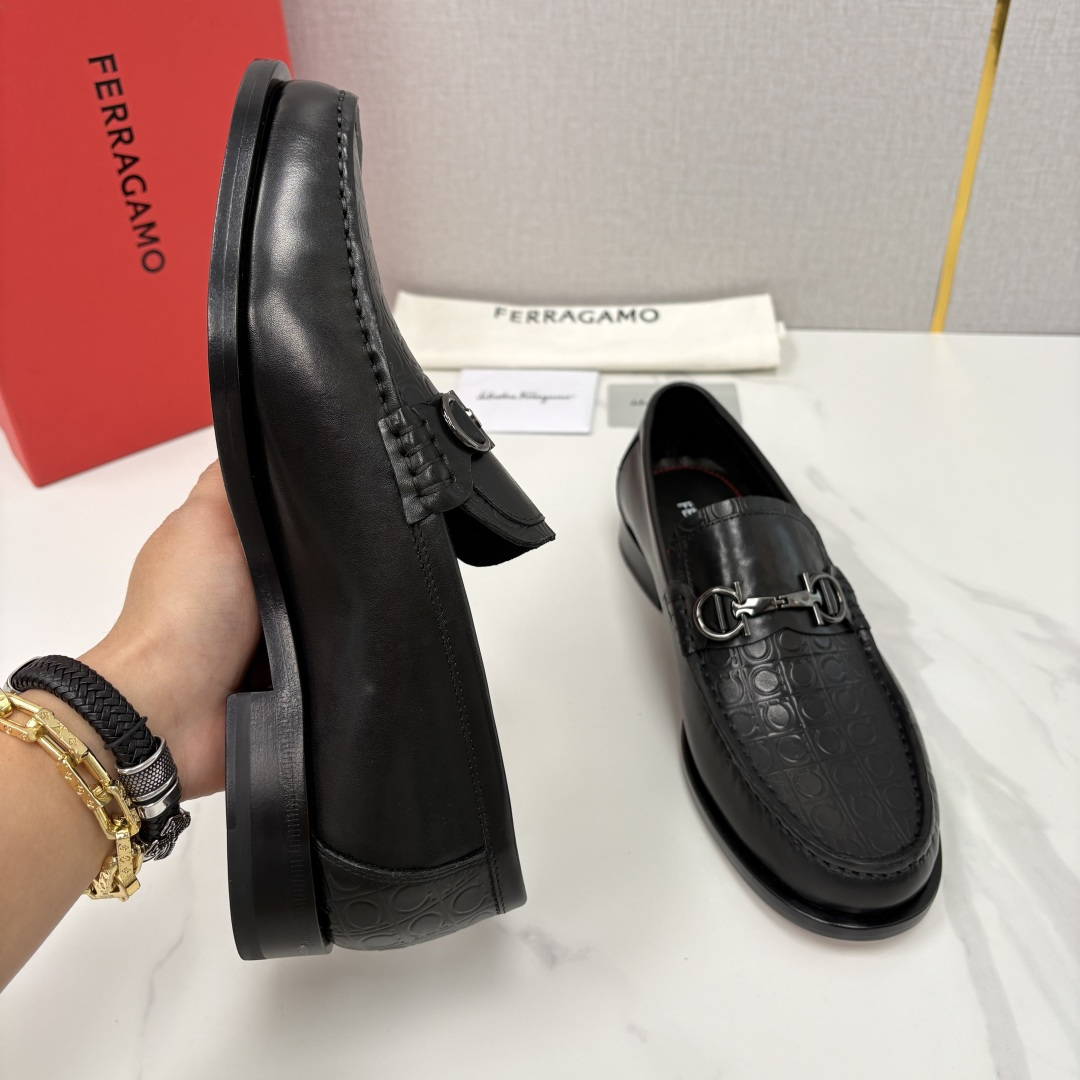 💋💍 SF 家新品 菲拉-格慕 Ferragam* 专柜同步新款 男士便鞋 经典马衔扣乐福鞋皮鞋系列 ✨