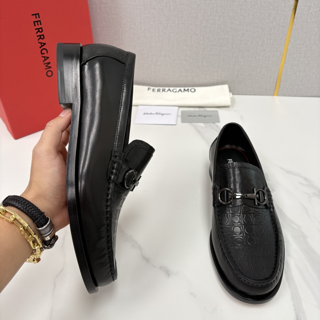 💋💍 SF 家新品 菲拉-格慕 Ferragam* 专柜同步新款 男士便鞋 经典马衔扣乐福鞋皮鞋系列 ✨