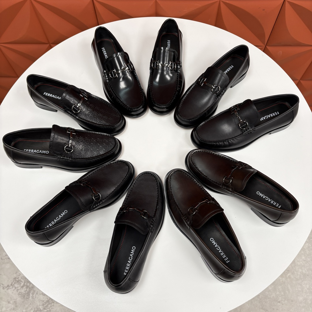 💋💍 SF 家新品 菲拉-格慕 Ferragam* 专柜同步新款 男士便鞋 经典马衔扣乐福鞋皮鞋系列 ✨