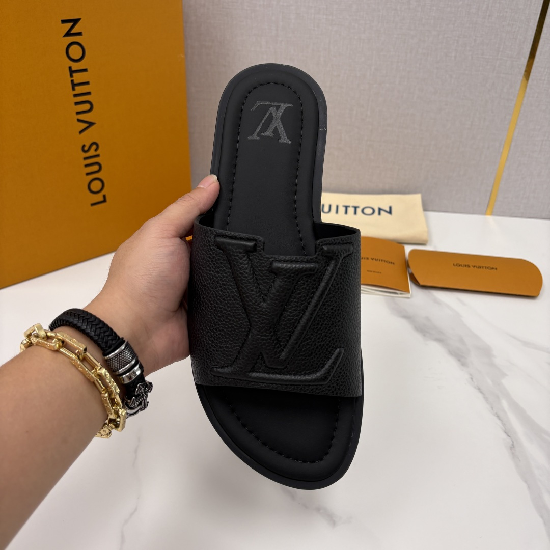 💋💍L家夏季新品 路易-威登 L*V PORTOFINO 凉拖 官方 7,050 将法式奢华与夏日休闲完