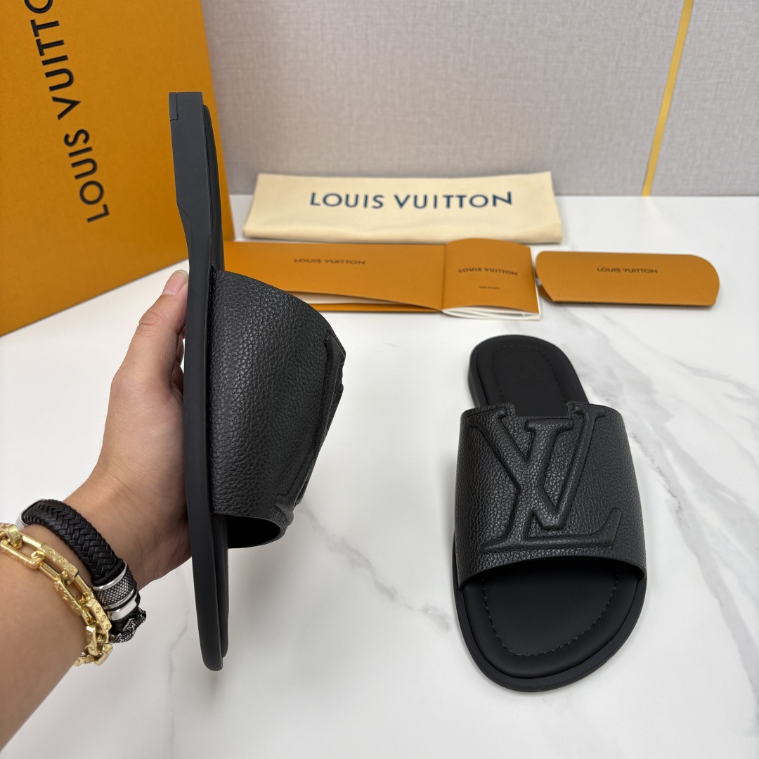 💋💍L家夏季新品 路易-威登 L*V PORTOFINO 凉拖 官方 7,050 将法式奢华与夏日休闲完