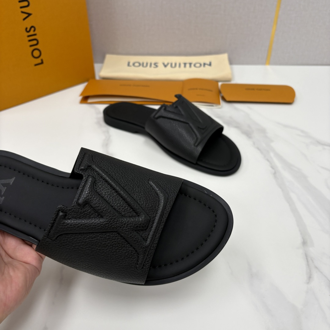 💋💍L家夏季新品 路易-威登 L*V PORTOFINO 凉拖 官方 7,050 将法式奢华与夏日休闲完