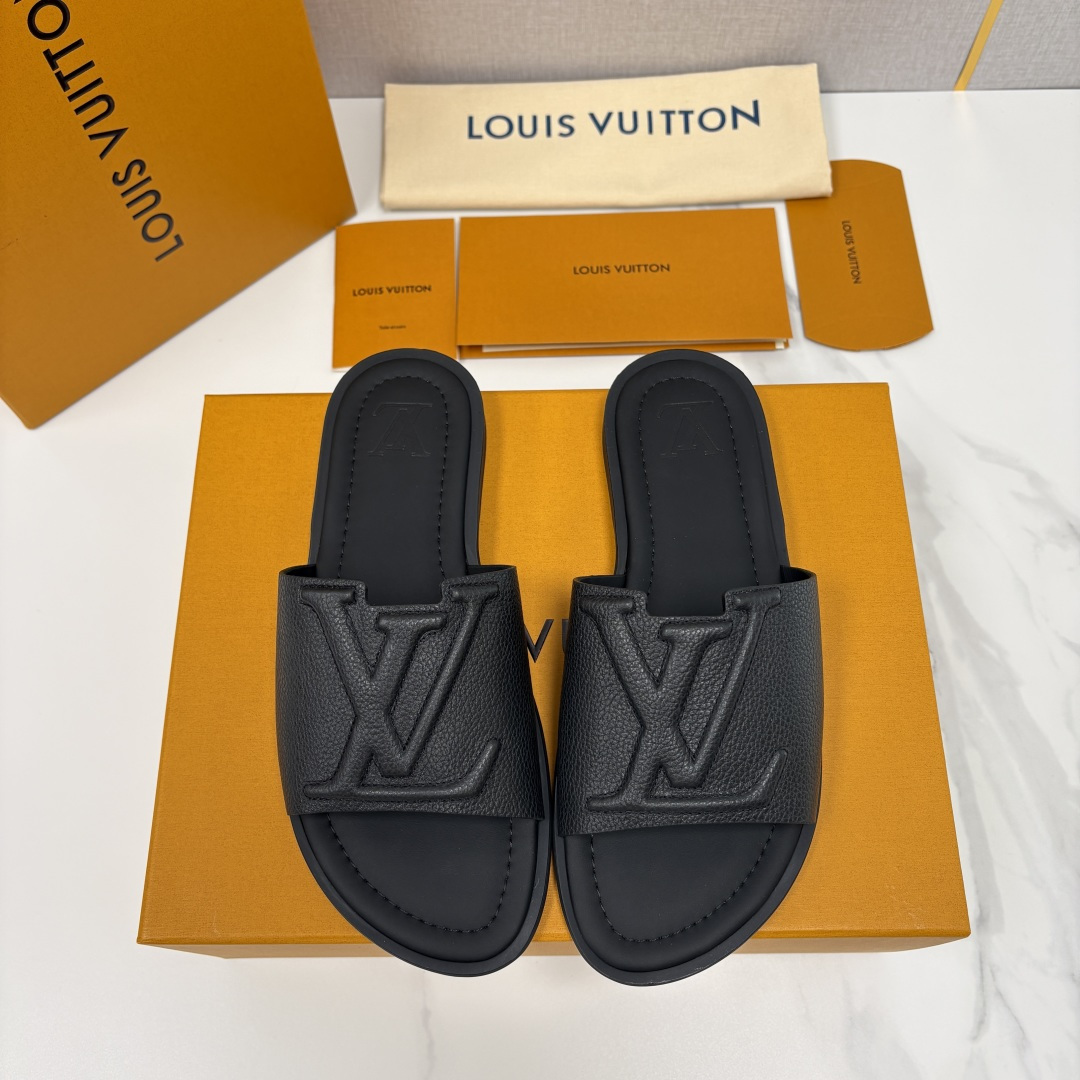 💋💍L家夏季新品 路易-威登 L*V PORTOFINO 凉拖 官方 7,050 将法式奢华与夏日休闲完