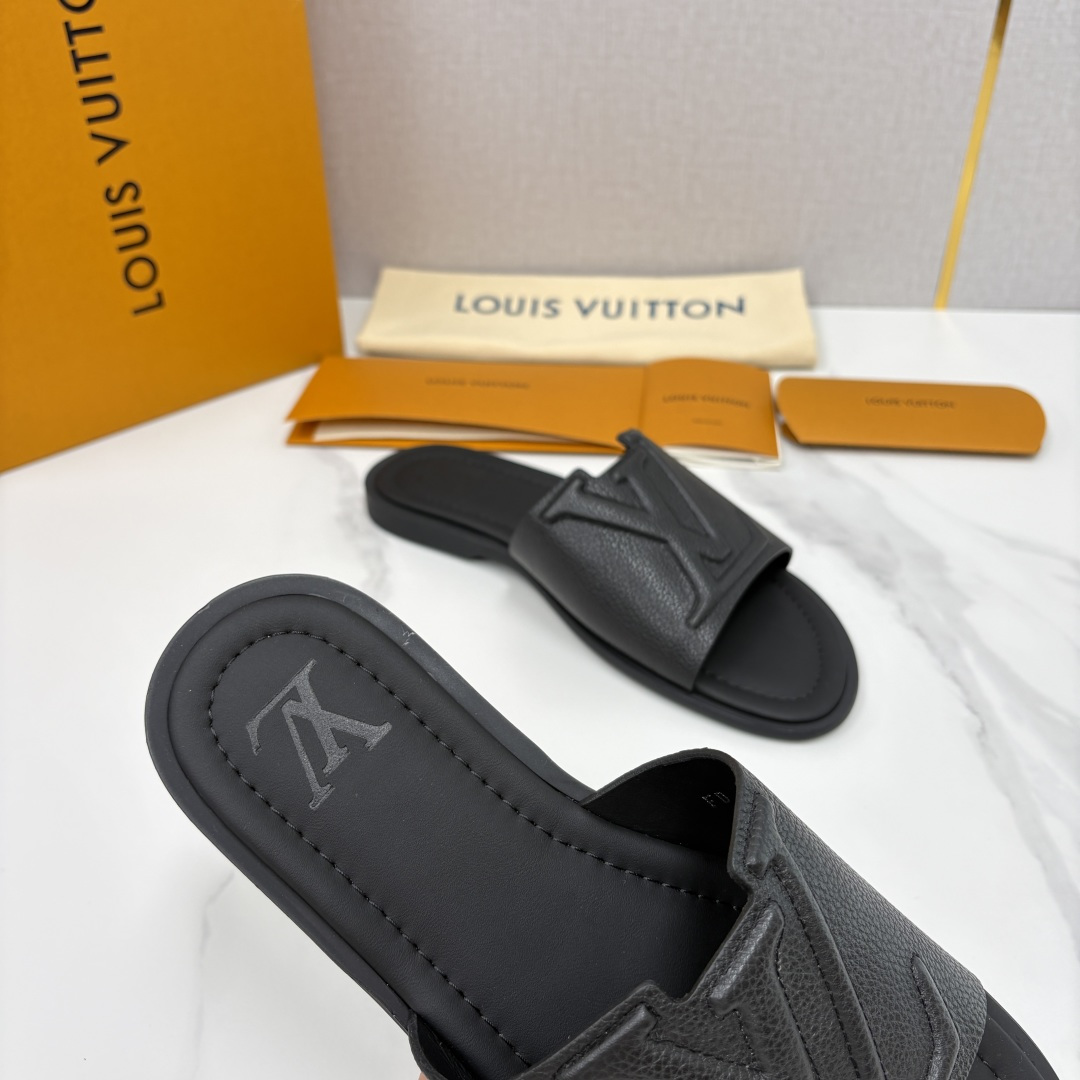 💋💍L家夏季新品 路易-威登 L*V PORTOFINO 凉拖 官方 7,050 将法式奢华与夏日休闲完