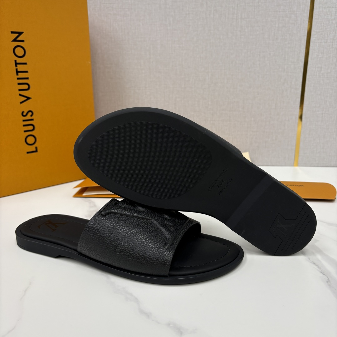 💋💍L家夏季新品 路易-威登 L*V PORTOFINO 凉拖 官方 7,050 将法式奢华与夏日休闲完