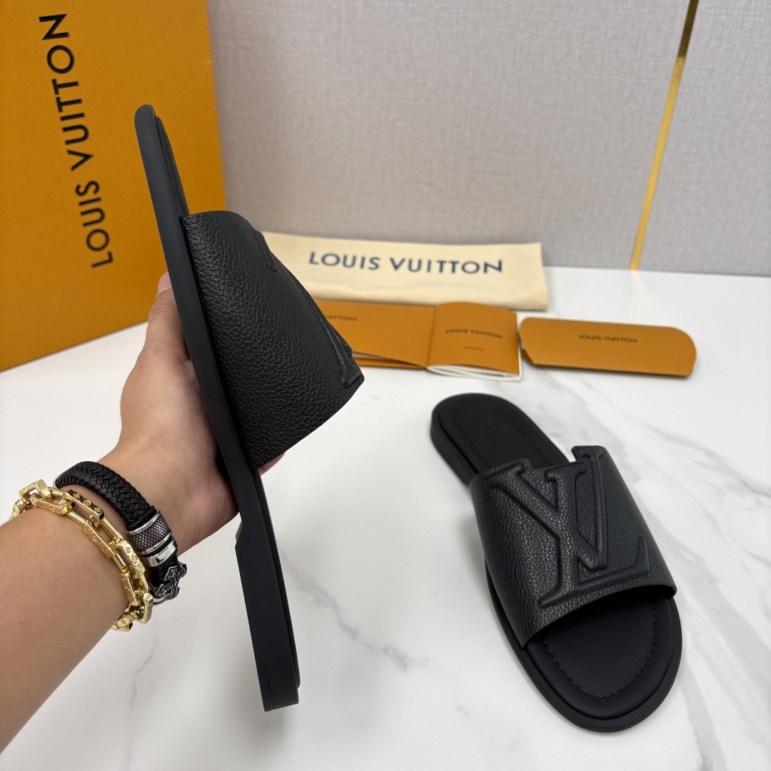 💋💍L家夏季新品 路易-威登 L*V PORTOFINO 凉拖 官方 7,050 将法式奢华与夏日休闲完