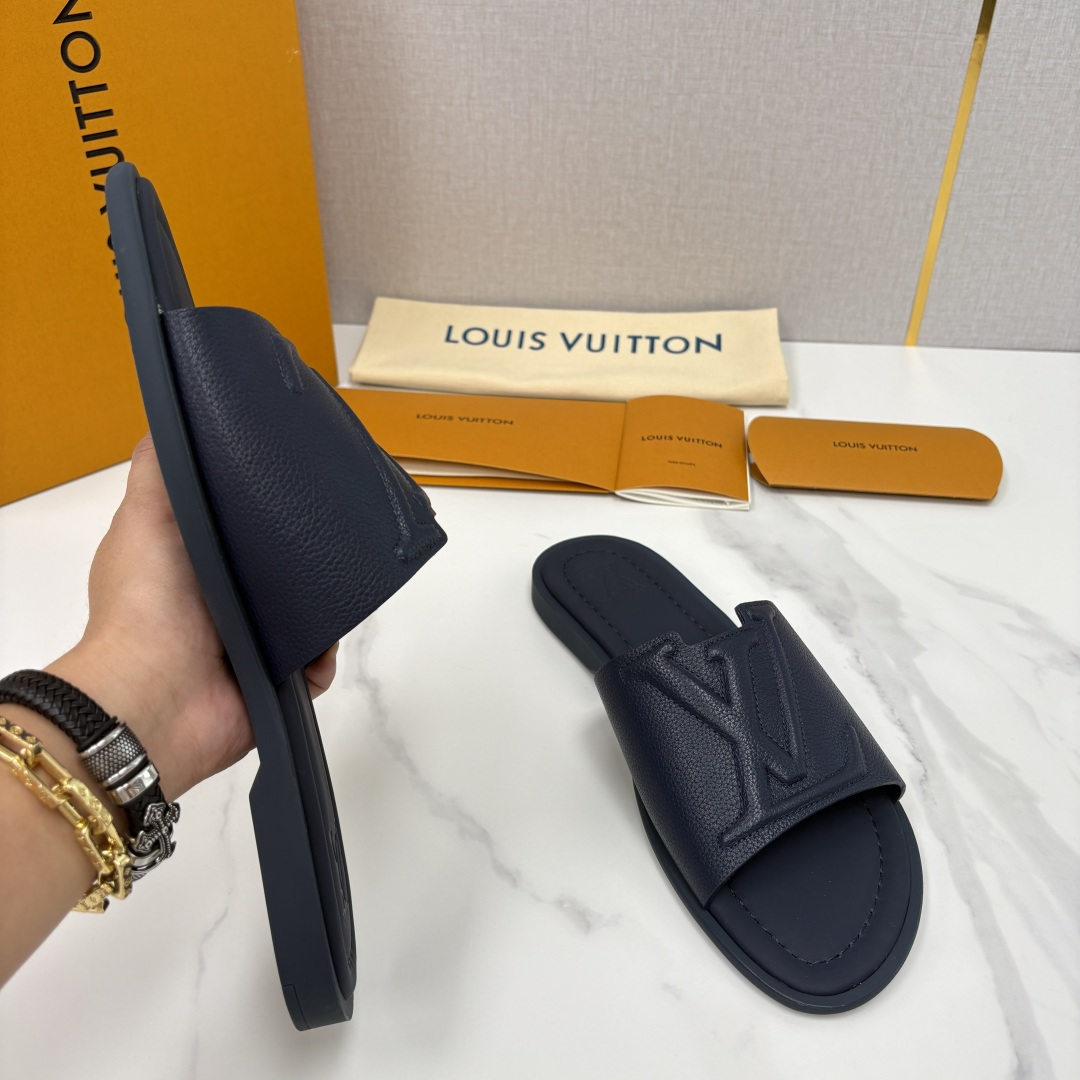 💋💍L家夏季新品 路易-威登 L*V PORTOFINO 凉拖 官方 7,050 将法式奢华与夏日休闲完