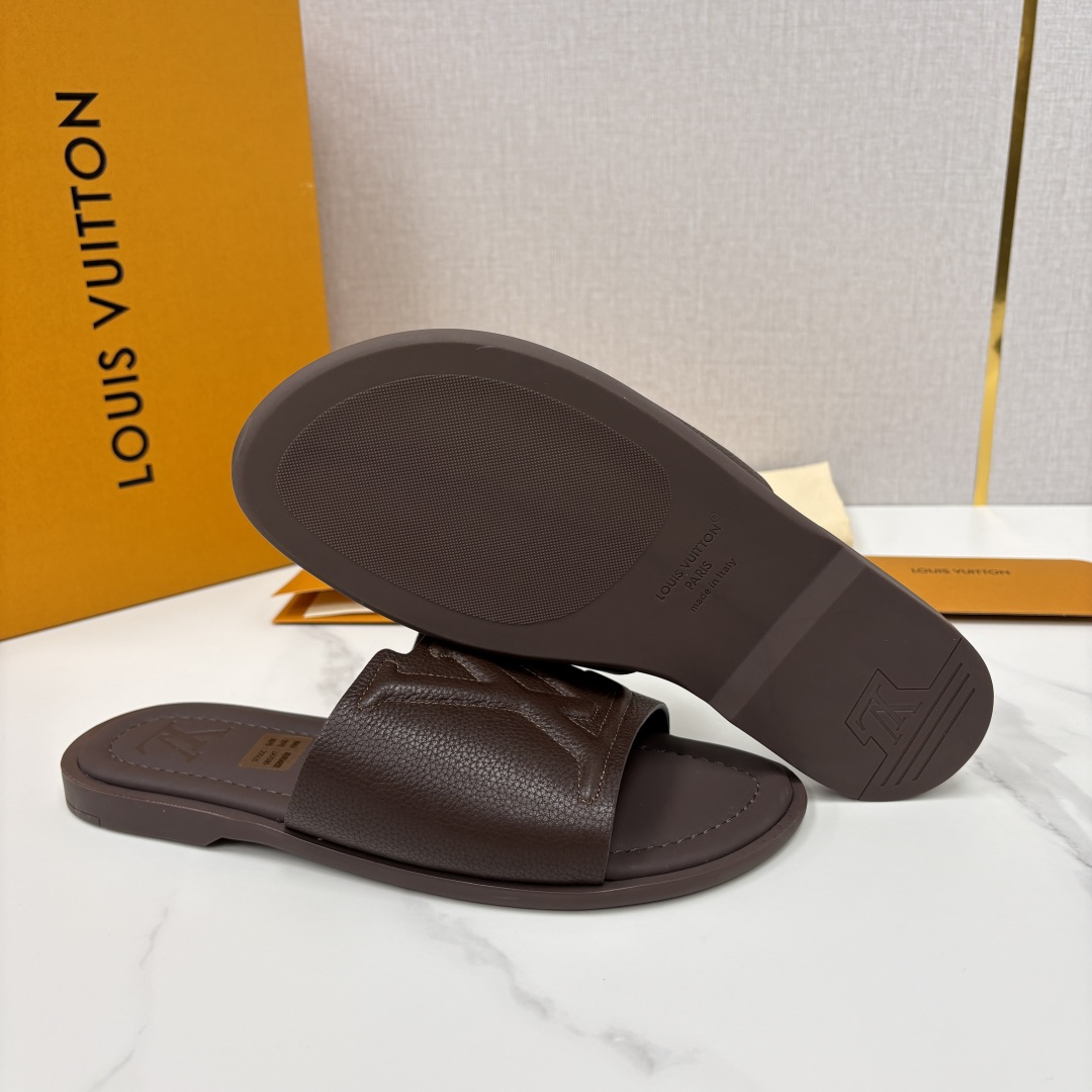 💋💍L家夏季新品 路易-威登 L*V PORTOFINO 凉拖 官方 7,050 将法式奢华与夏日休闲完