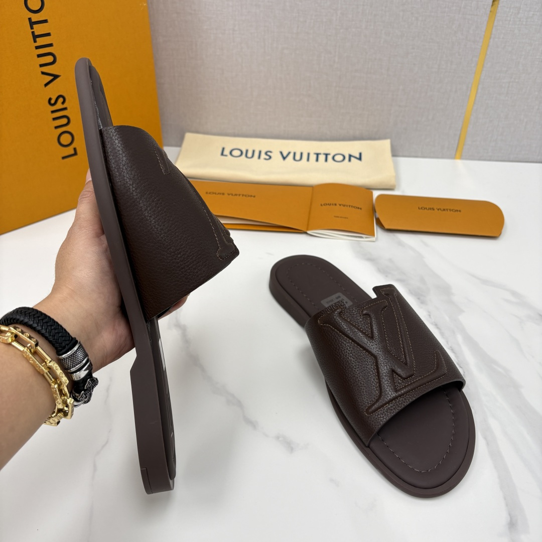 💋💍L家夏季新品 路易-威登 L*V PORTOFINO 凉拖 官方 7,050 将法式奢华与夏日休闲完