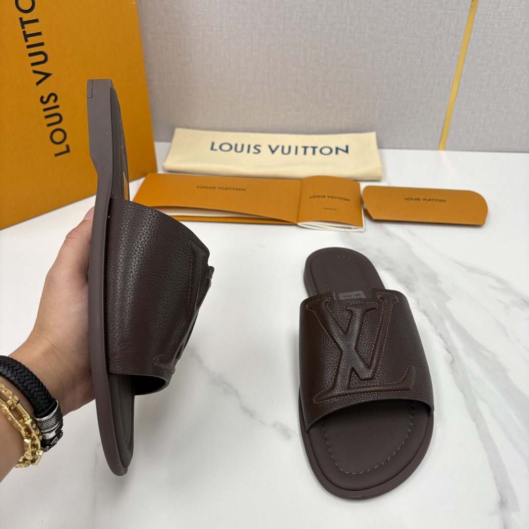 💋💍L家夏季新品 路易-威登 L*V PORTOFINO 凉拖 官方 7,050 将法式奢华与夏日休闲完