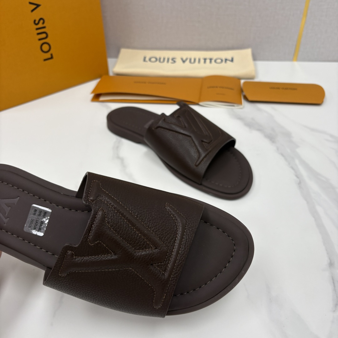 💋💍L家夏季新品 路易-威登 L*V PORTOFINO 凉拖 官方 7,050 将法式奢华与夏日休闲完