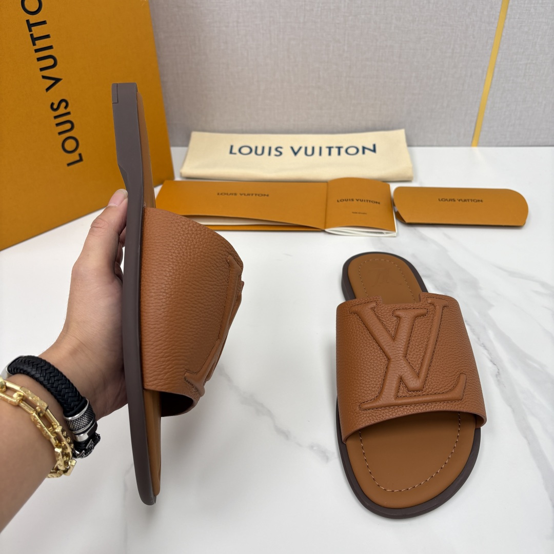 💋💍L家夏季新品 路易-威登 L*V PORTOFINO 凉拖 官方 7,050 将法式奢华与夏日休闲完