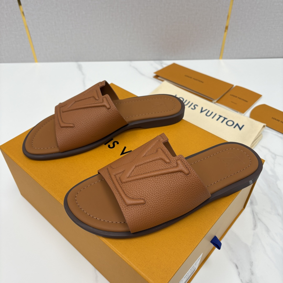 💋💍L家夏季新品 路易-威登 L*V PORTOFINO 凉拖 官方 7,050 将法式奢华与夏日休闲完