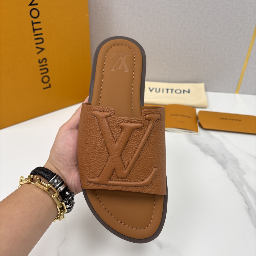 💋💍L家夏季新品 路易-威登 L*V PORTOFINO 凉拖 官方 7,050 将法式奢华与夏日休闲完