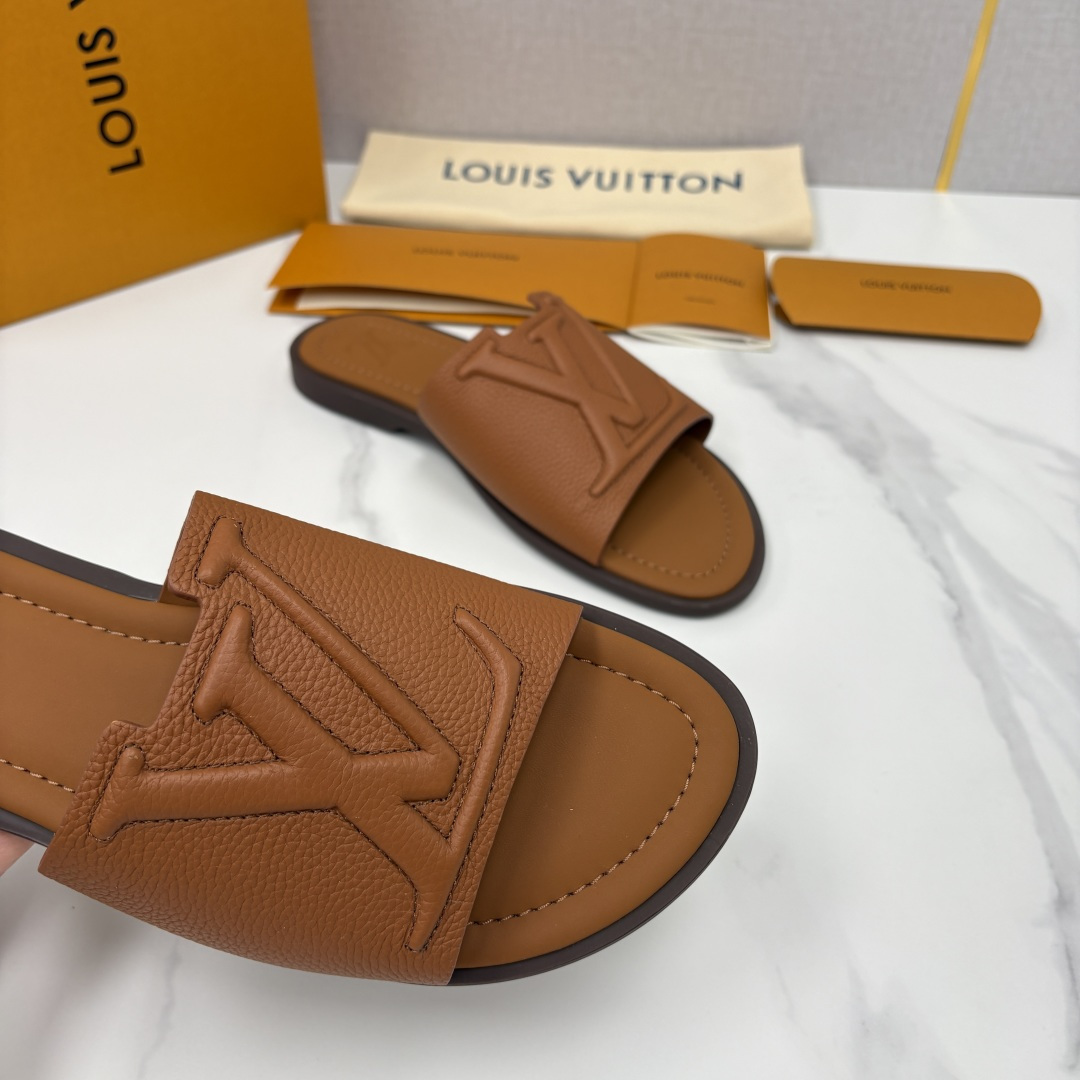 💋💍L家夏季新品 路易-威登 L*V PORTOFINO 凉拖 官方 7,050 将法式奢华与夏日休闲完