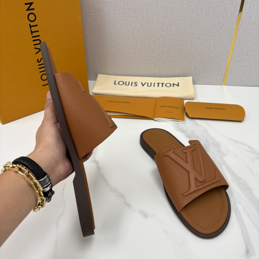 💋💍L家夏季新品 路易-威登 L*V PORTOFINO 凉拖 官方 7,050 将法式奢华与夏日休闲完