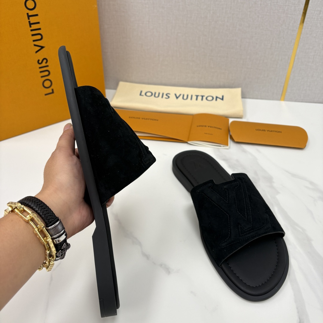 💋💍L家夏季新品 路易-威登 L*V PORTOFINO 凉拖 官方 7,050 将法式奢华与夏日休闲完