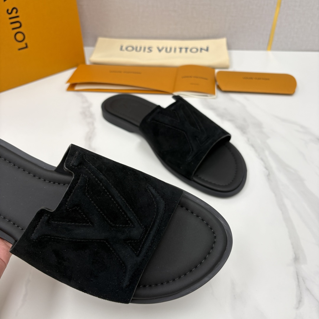 💋💍L家夏季新品 路易-威登 L*V PORTOFINO 凉拖 官方 7,050 将法式奢华与夏日休闲完