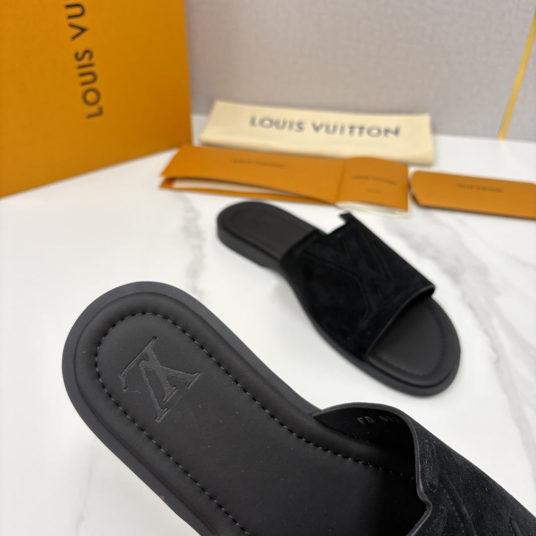 💋💍L家夏季新品 路易-威登 L*V PORTOFINO 凉拖 官方 7,050 将法式奢华与夏日休闲完