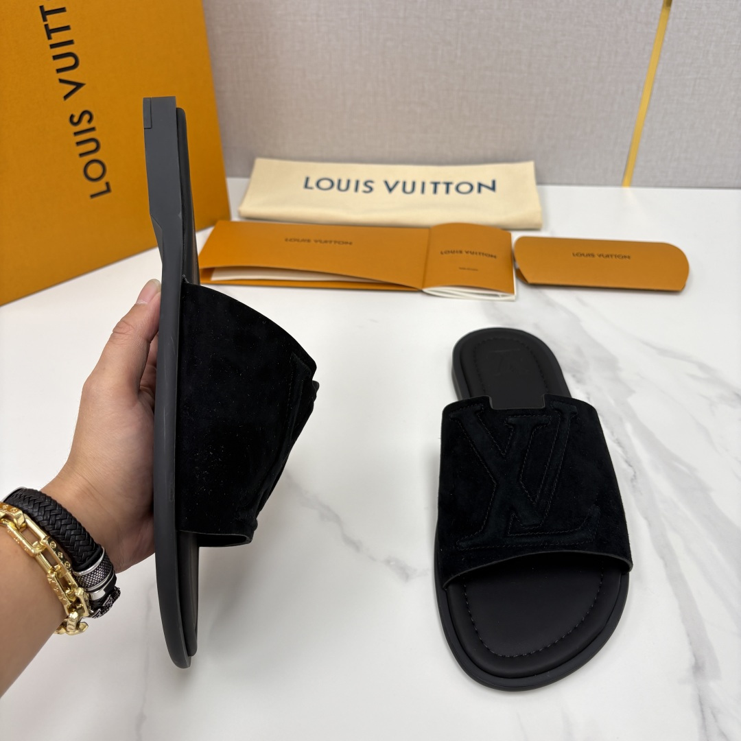 💋💍L家夏季新品 路易-威登 L*V PORTOFINO 凉拖 官方 7,050 将法式奢华与夏日休闲完